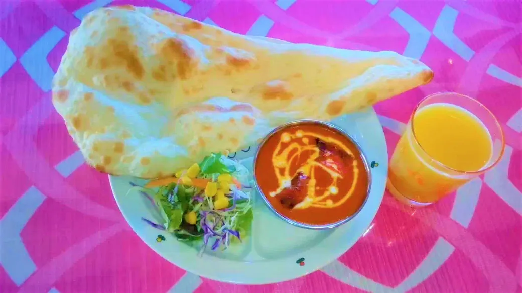 ナンとカレーとドリンクのセット